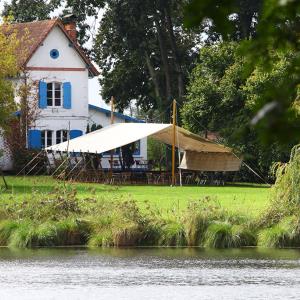 LE-COTTAGE-UZA—CDT40/Bernard Dugros LE-COTTAGE-UZA