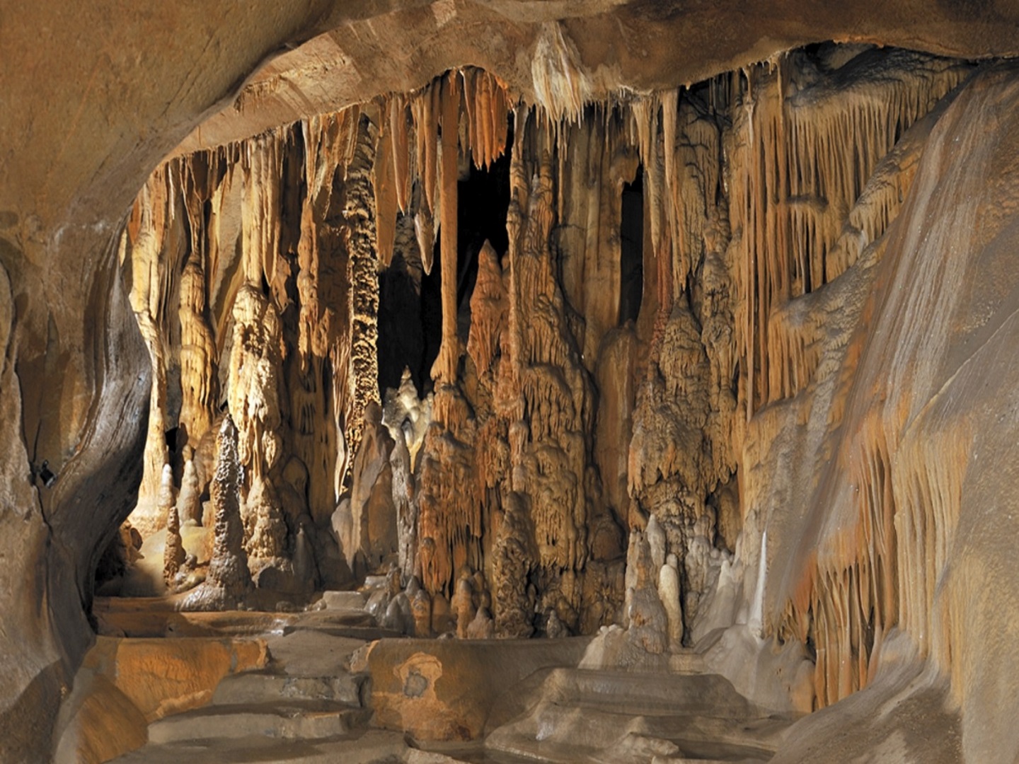 Grottes Préhistoriques d'Isturitz et d'Oxocelhaya Grottes Préhistoriques d'Isturitz et d'Oxocelhaya