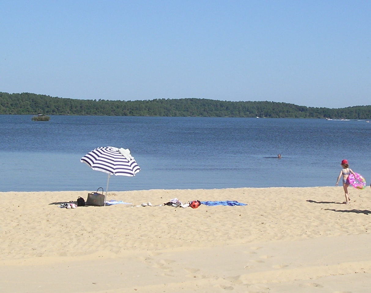 Le Camping Municipal du Lac a SAINTEEULALIEENBORN Campings 3 étoiles