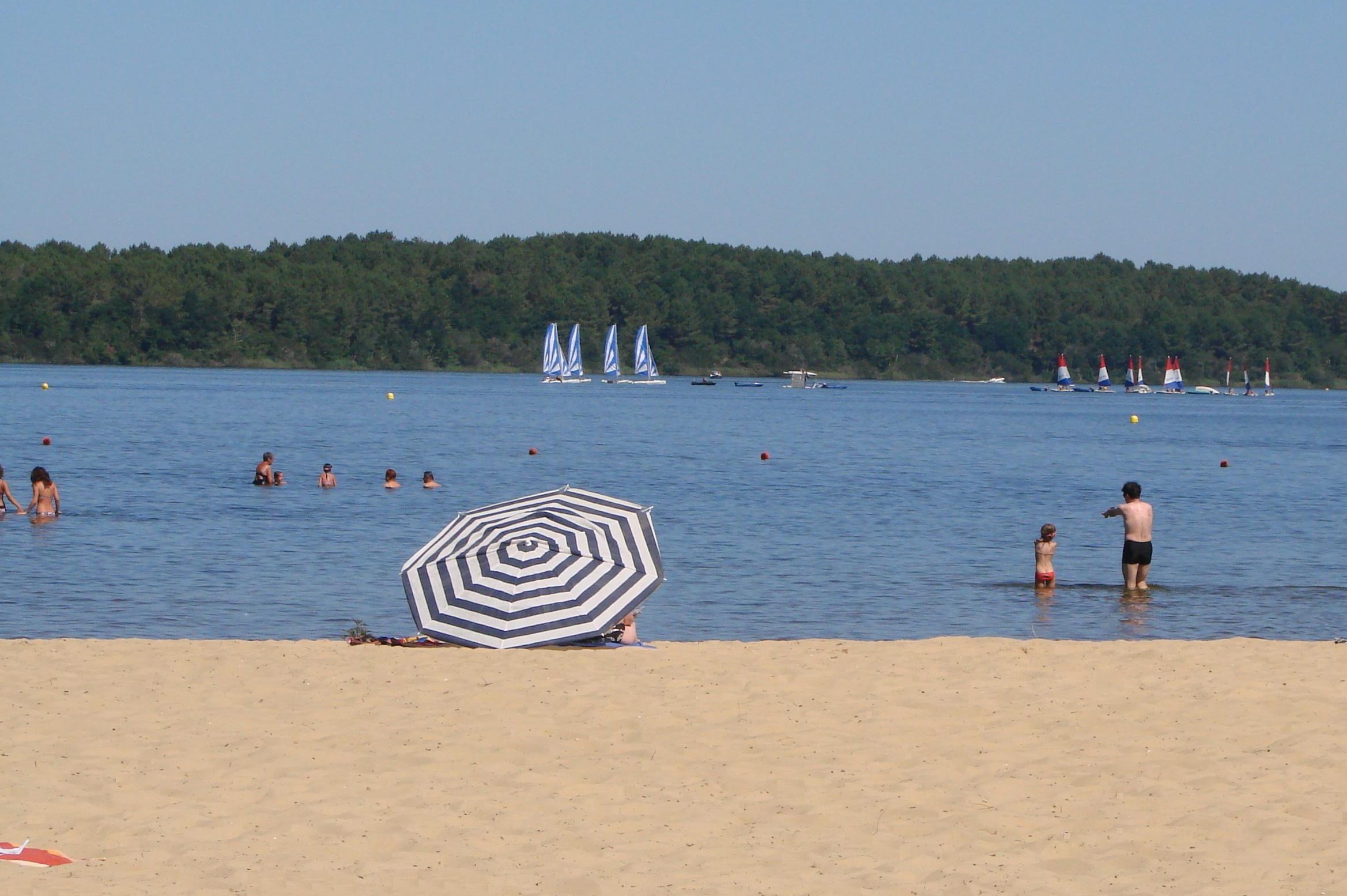 Le Camping Municipal du Lac a SAINTEEULALIEENBORN Campings 3 étoiles