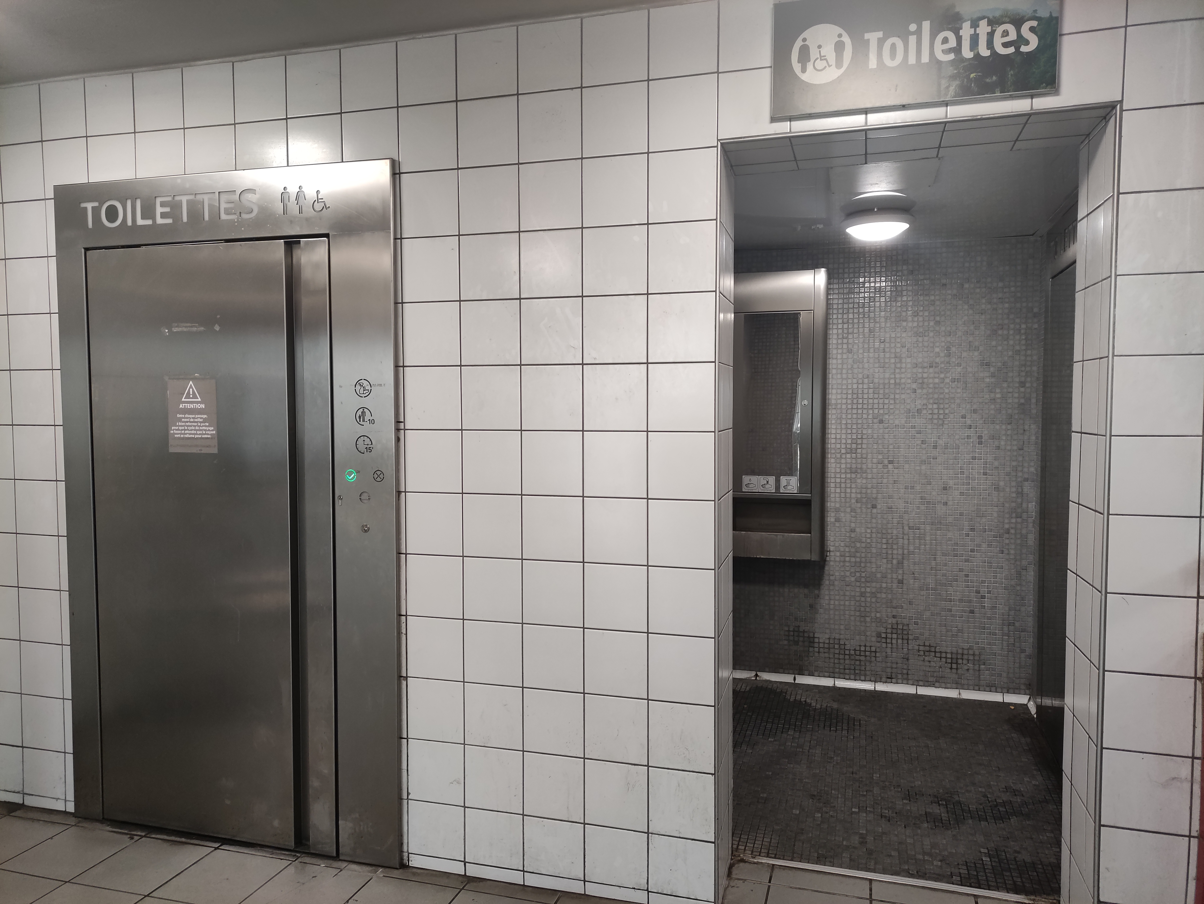 Toilettes Parking Clémenceau