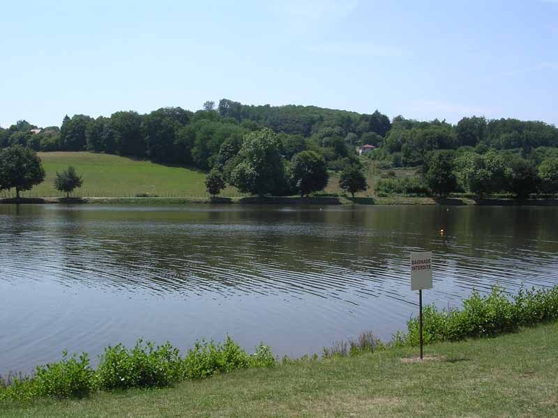 Plan d'eau de Ladignac le long