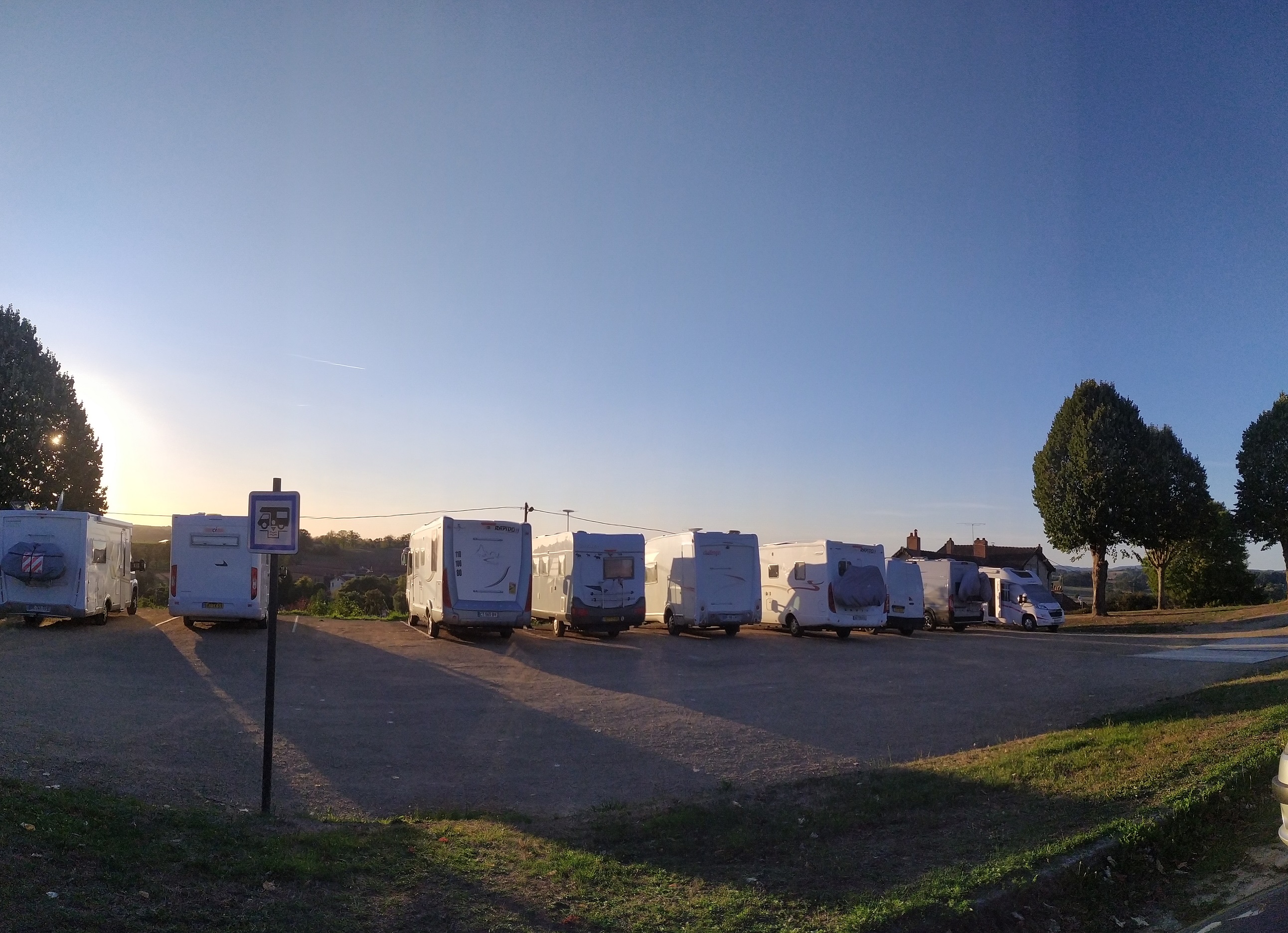 Aire camping-car Saint-Léonard-de-Noblat — photo 4