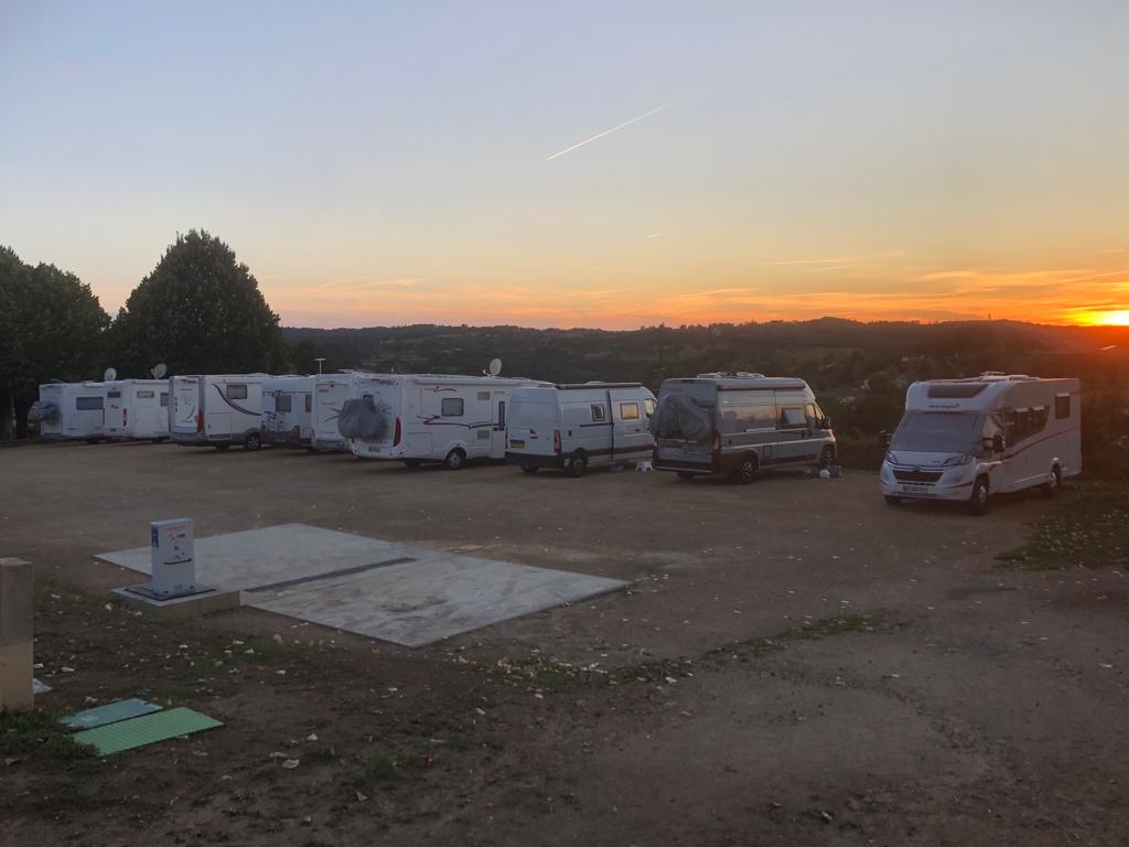 Aire camping-car Saint-Léonard-de-Noblat — photo 5