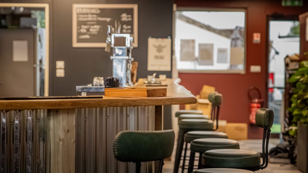 Le Saloon - Japan & Ricaine