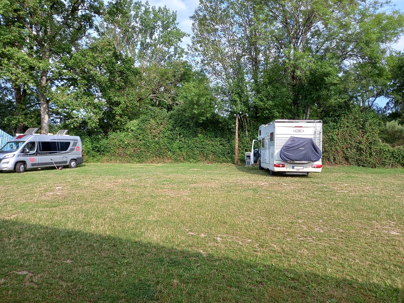 Camping Les Jonchères — photo 2