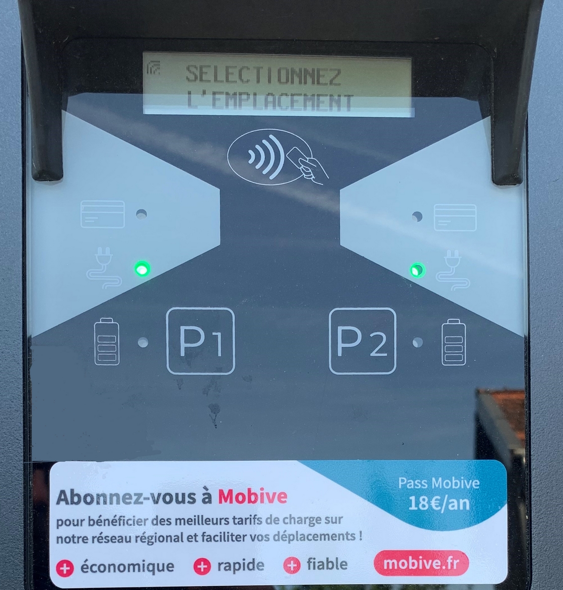 Borne de Recharge pour Véhicules Électriques / AUBAZINE - Route de Vergonzac