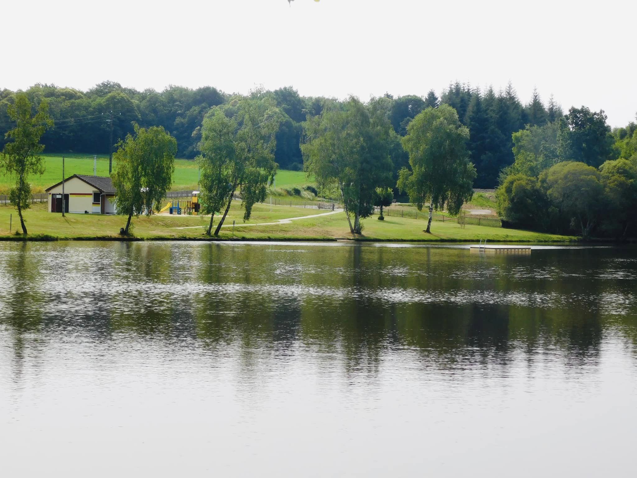 Etang de baignade du " Puychaumartin"à Château-Chervix
