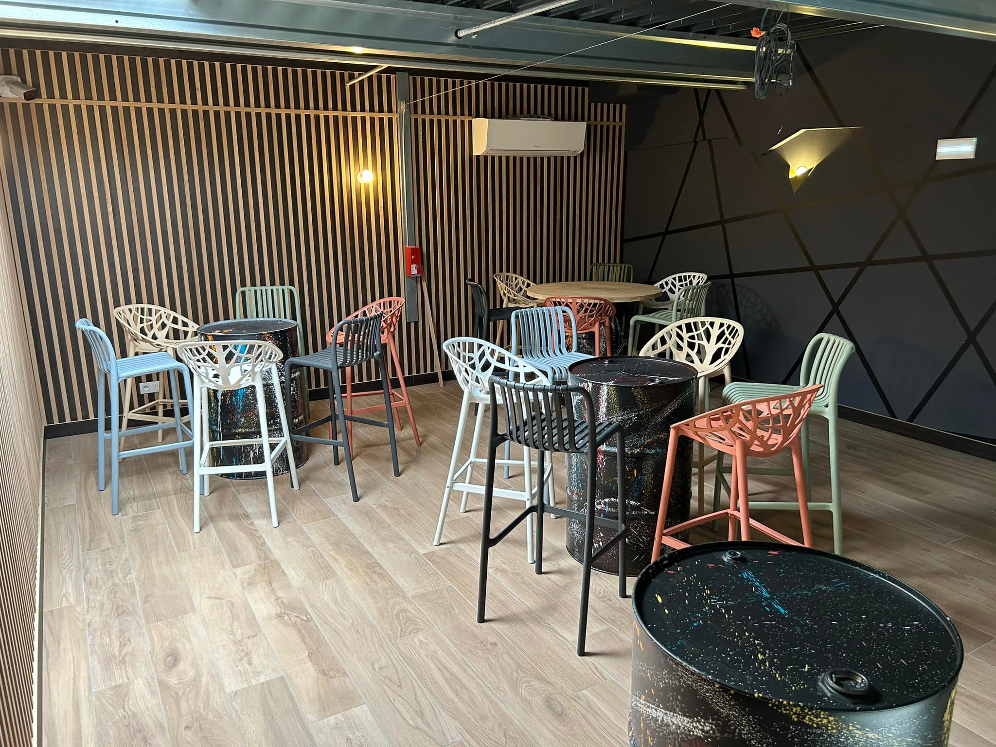 JUSI Presse & Bar, Saint-Hilaire-Bonneval