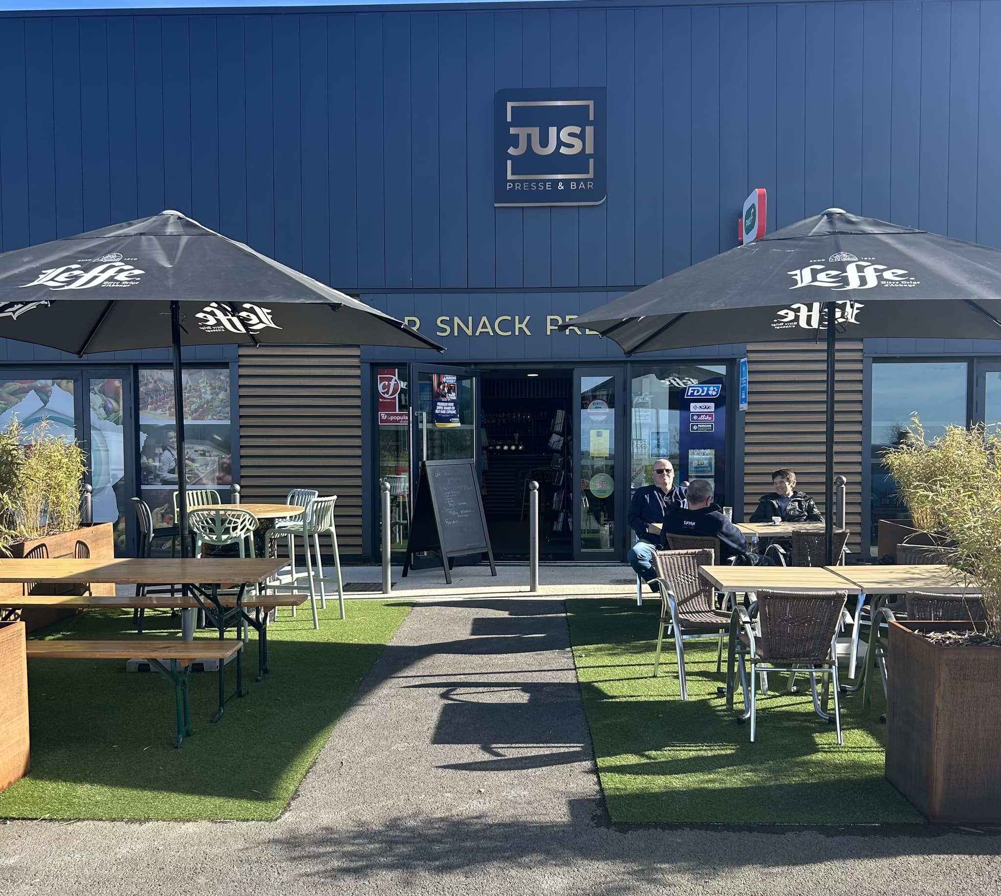JUSI Presse & Bar