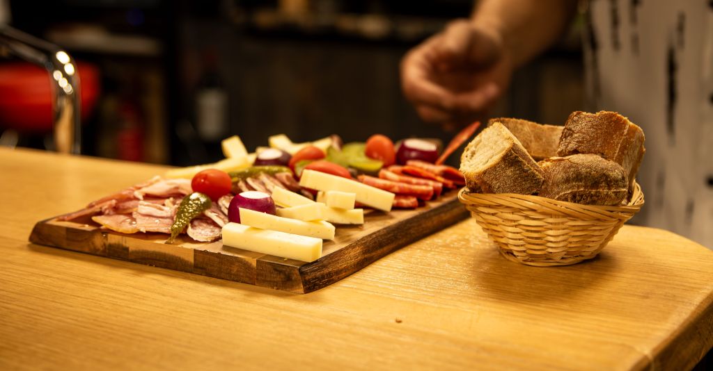 Le Saloon - Japan & Ricaine