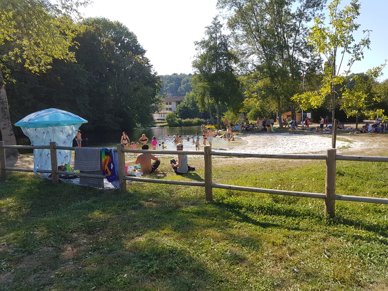 Plage surveillée dans la rivière Dronne