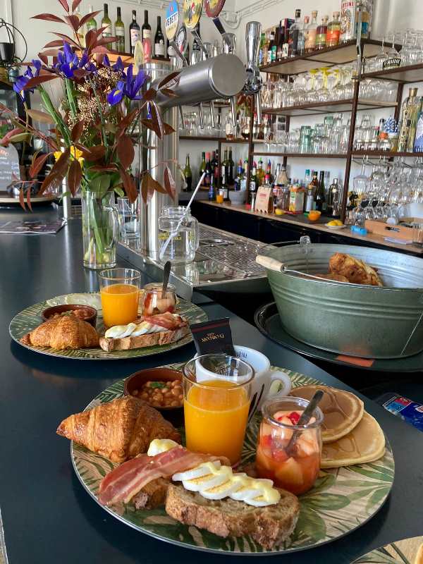 Café Le Commerce "Chez Les filles" - photo 2