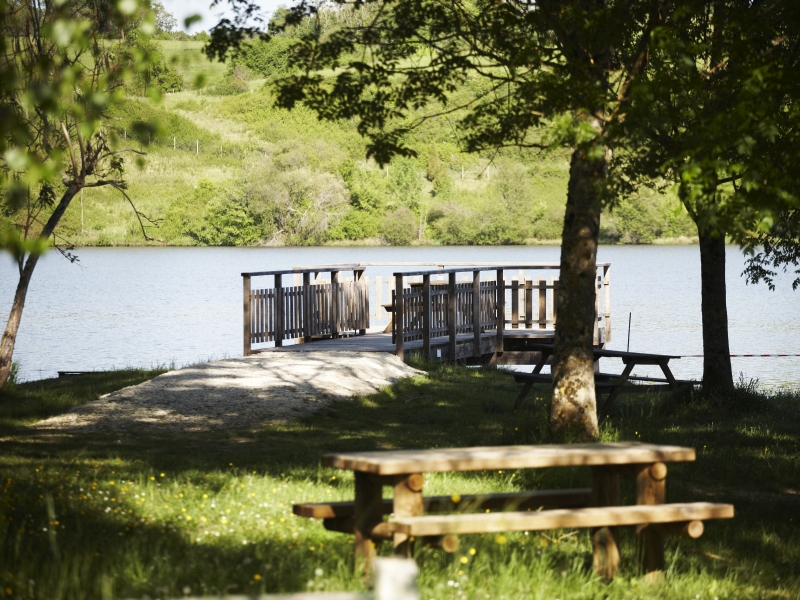 Bazas - tables de pique-nique lac de la Prade