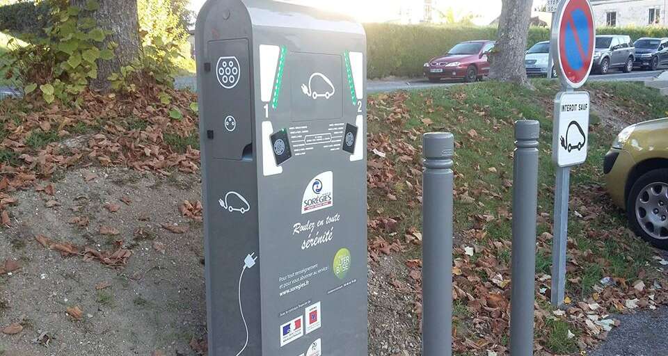 Borne de Recharge pour Véhicule Electrique