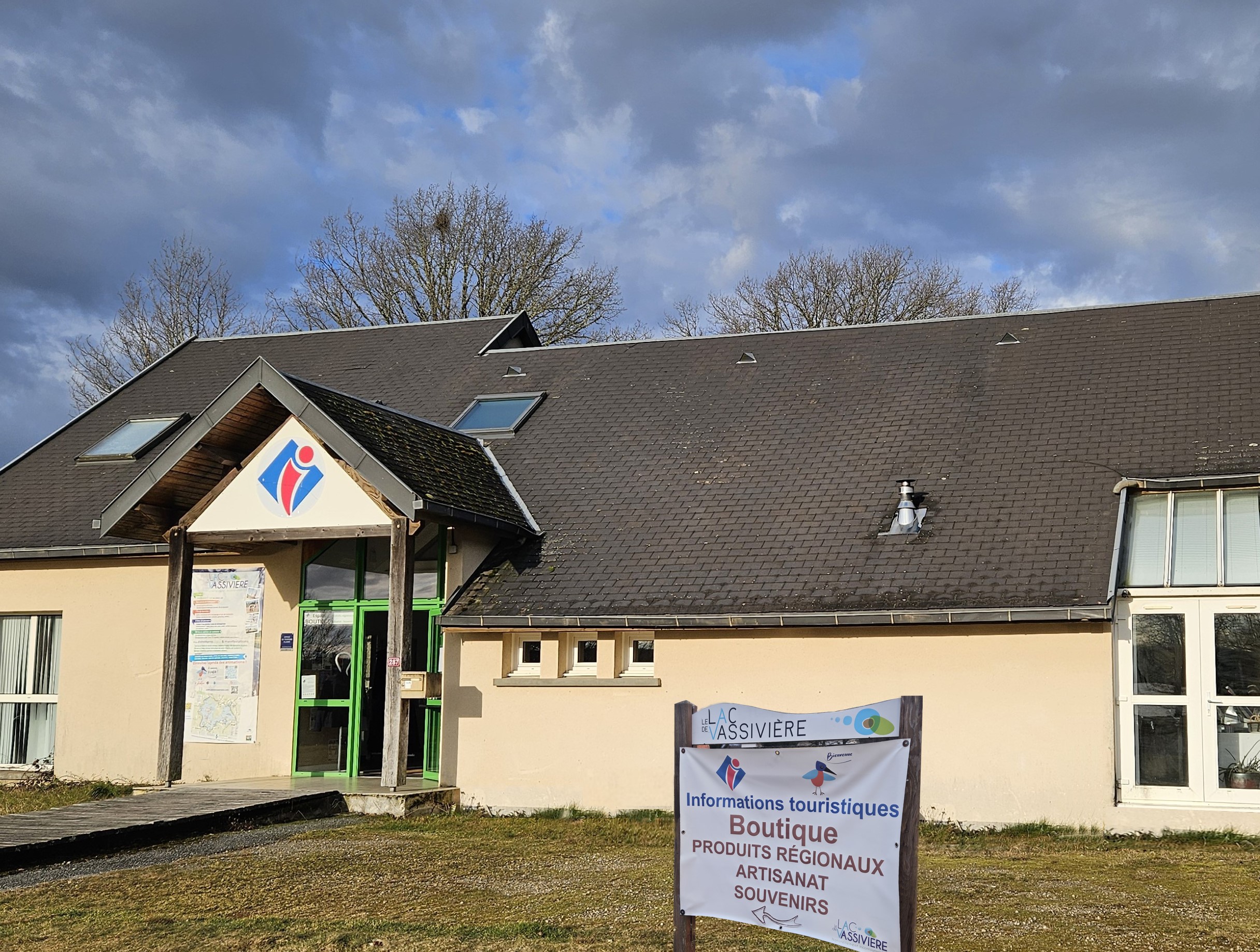 Boutique de produits régionaux du pôle tourisme Le Lac de Vassivière