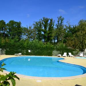 Camping Les prés verts Gastes piscine—© Camping Les prés verts Gastes piscine