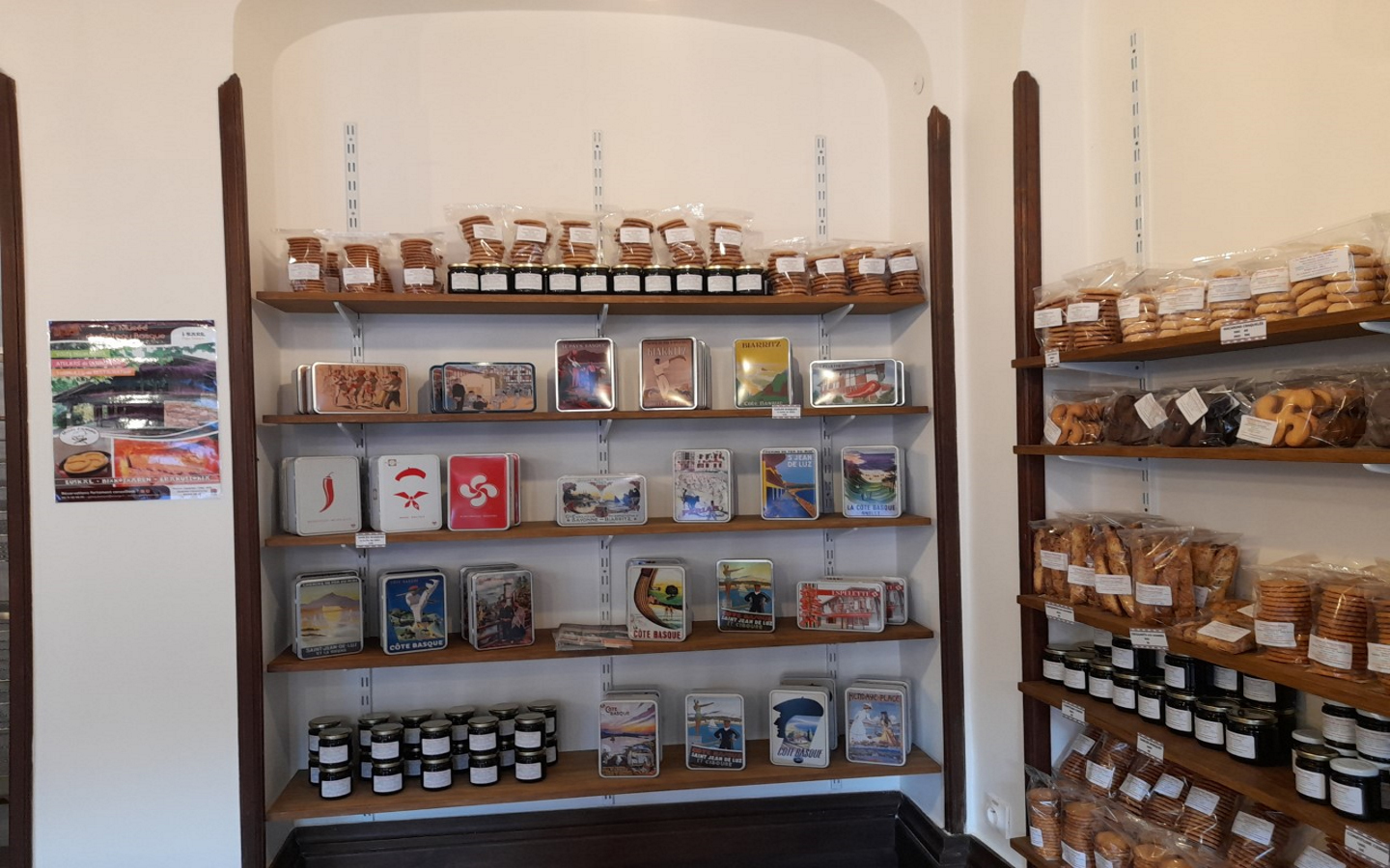 Boutique & restauration Krakadak par le Musée du Gâteau Basque de Sare, Ainhoa - photo 2