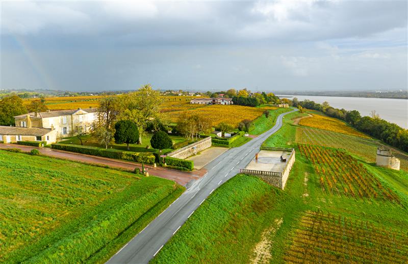 Vue sur la terrasse panoramique de la route de la corniche