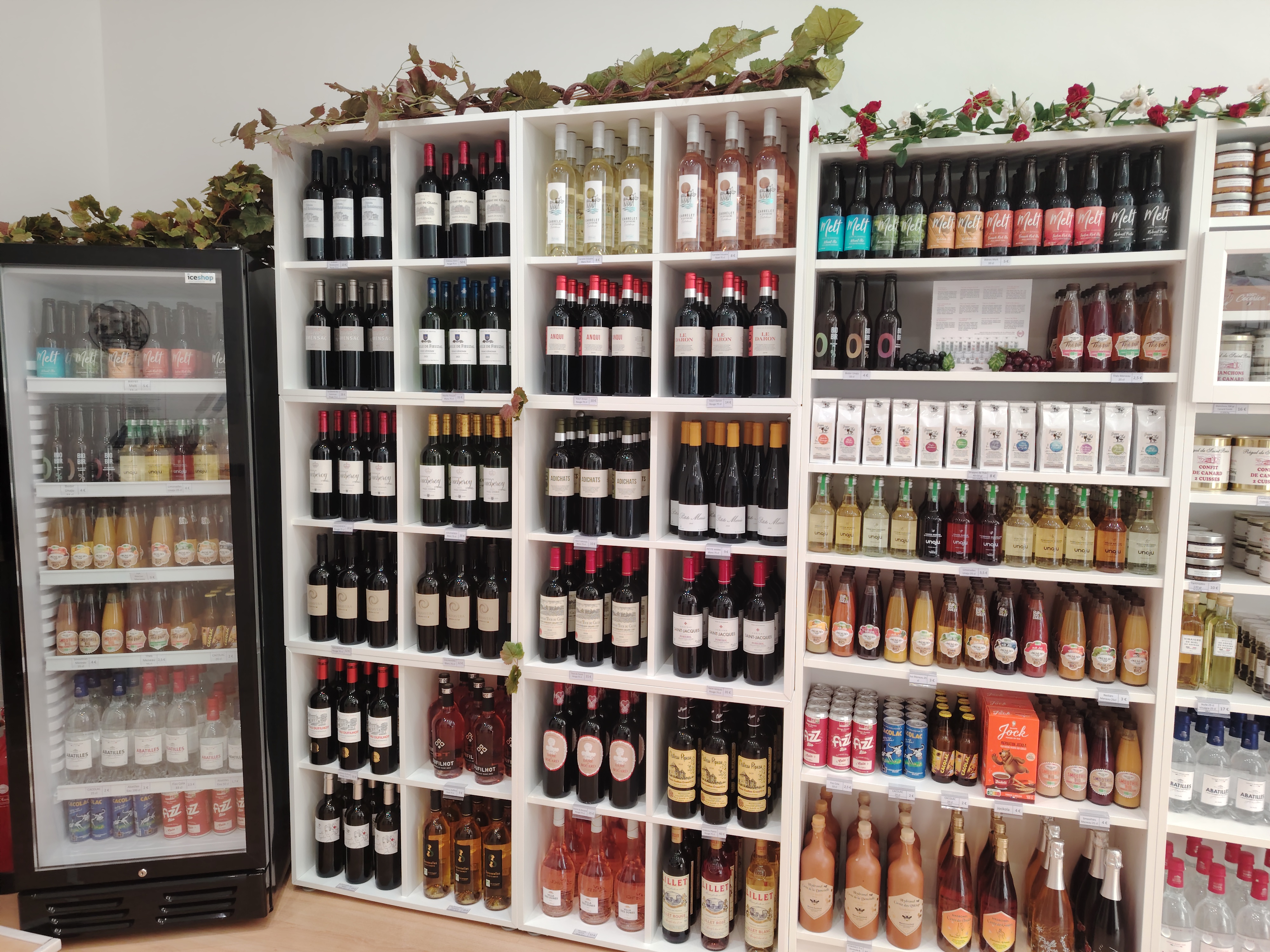 Bordeaux Local Tourist Shop