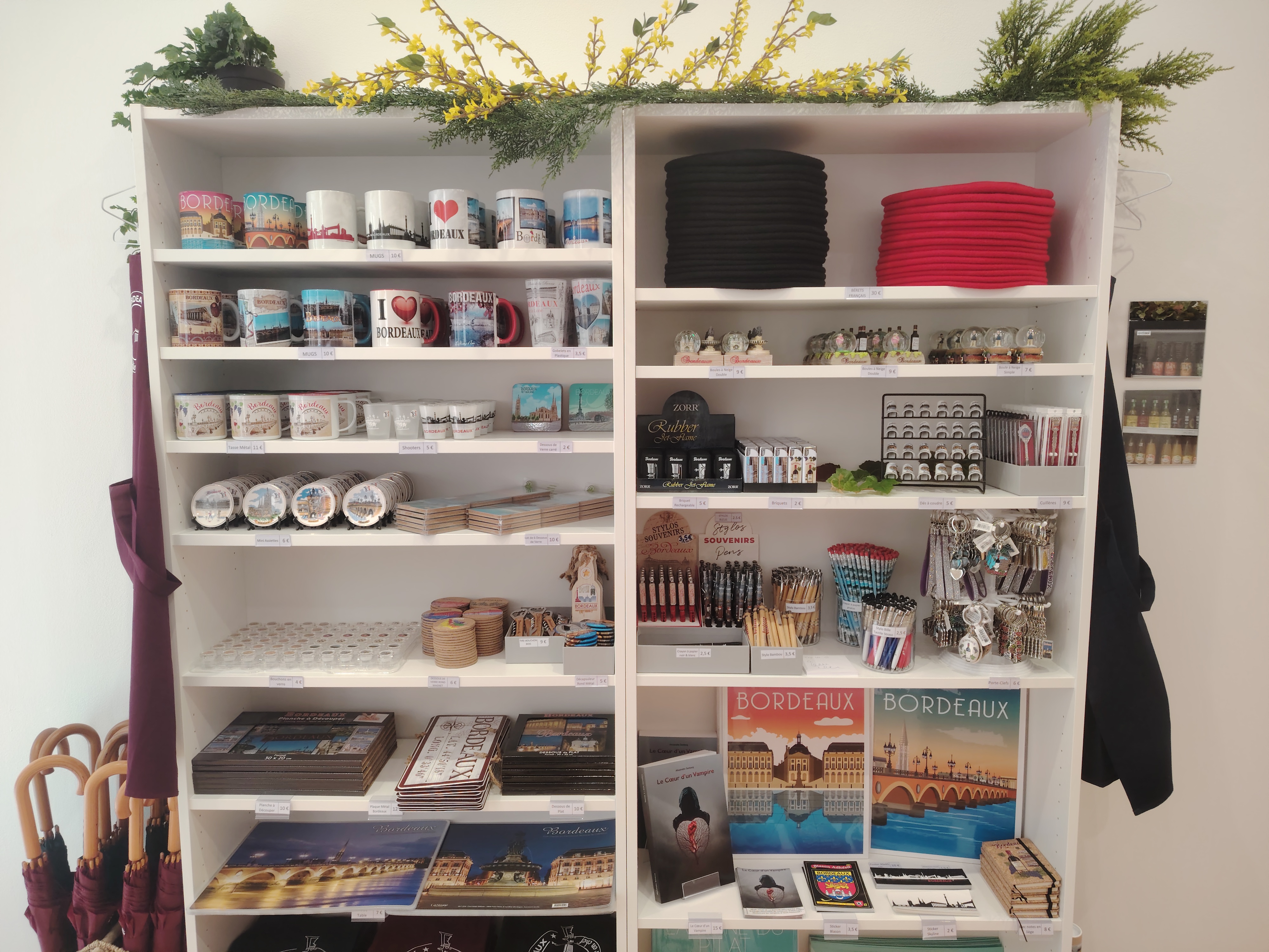 Bordeaux Local Tourist Shop - photo 3