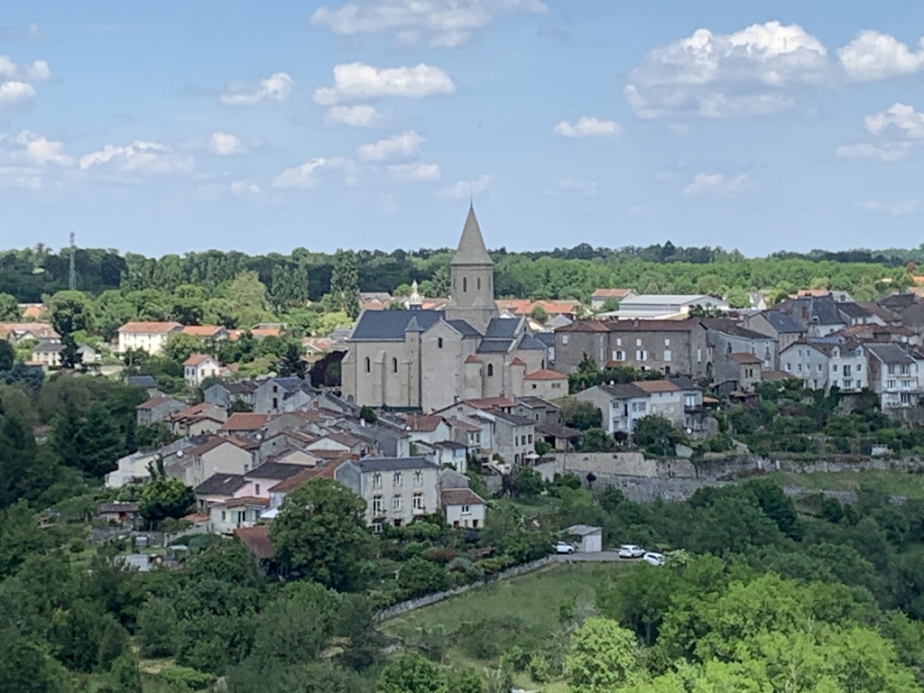 Point de vue sur le village de Châteauponsac