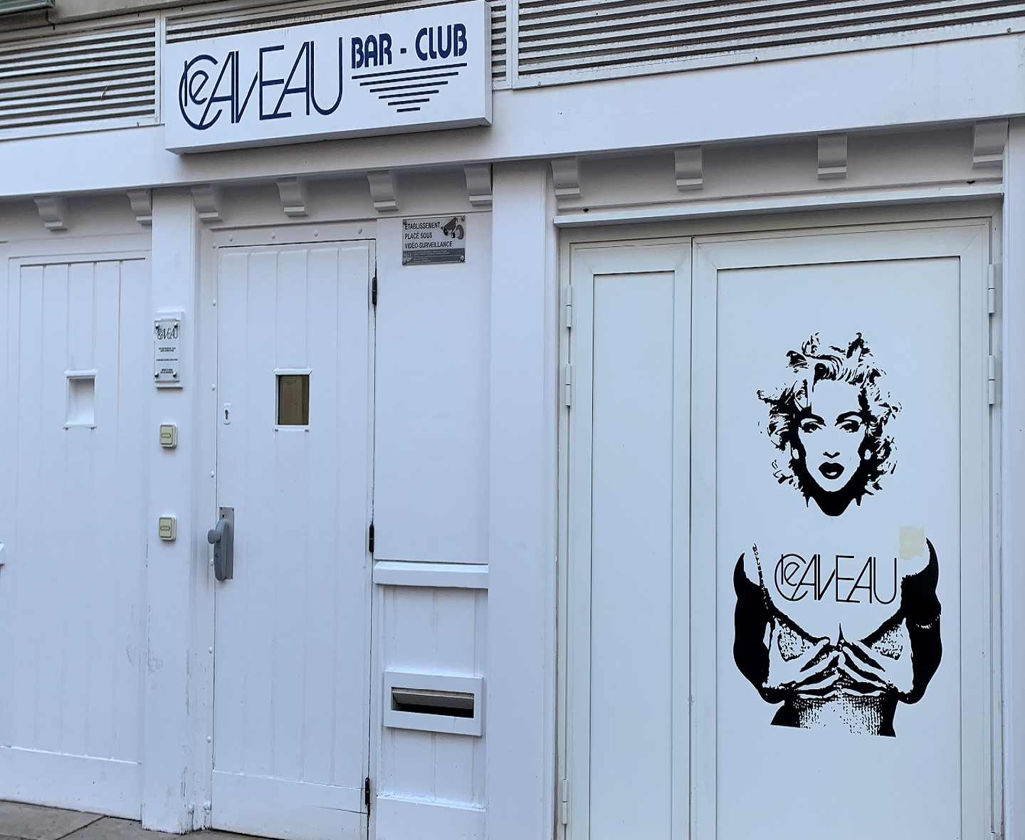 Le Caveau