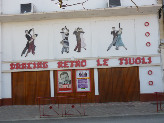 Dancing  Le Tivoli