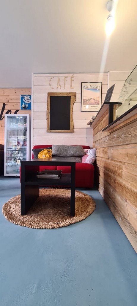 Messangeles Café Boutique, Messanges