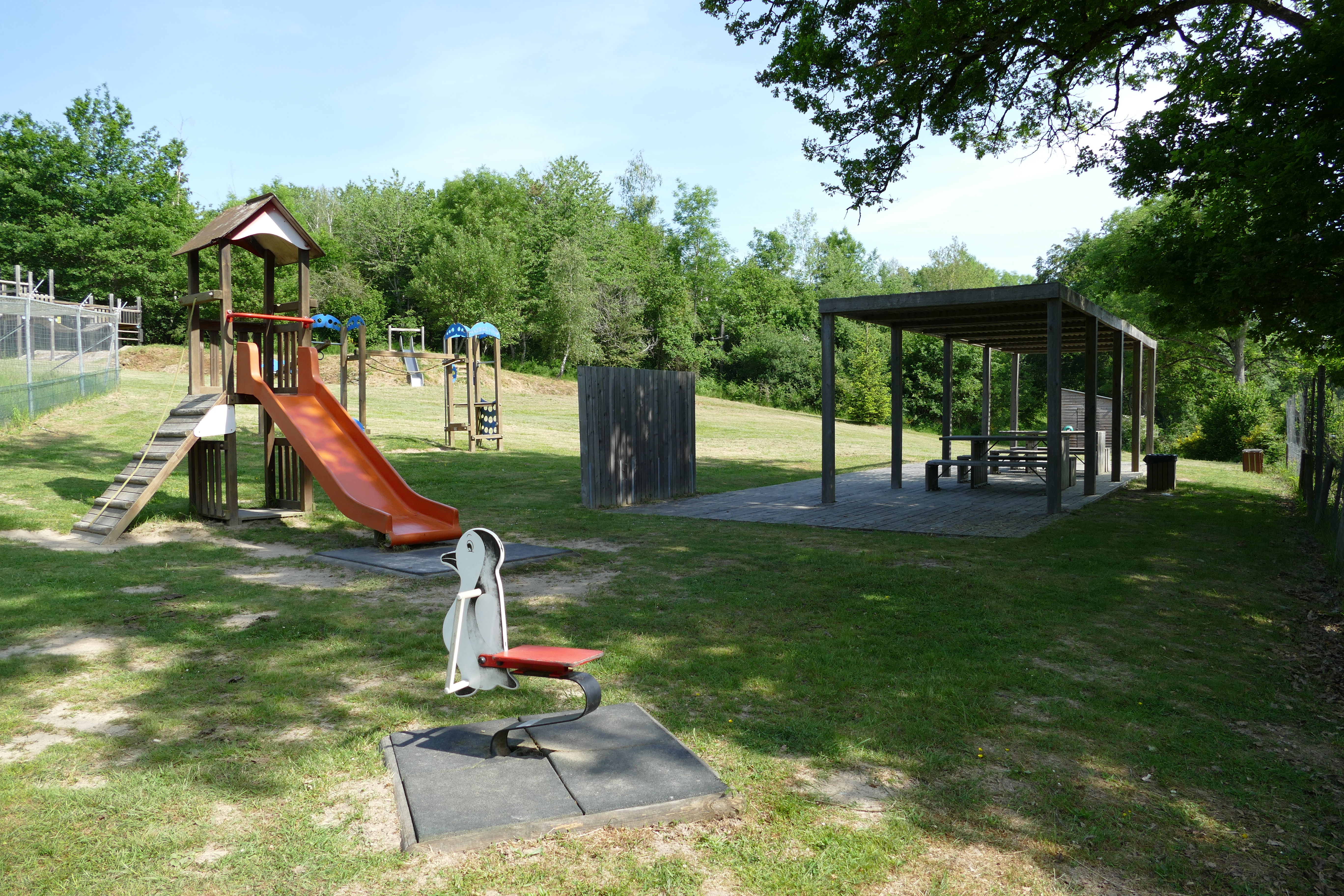 Parc de Coux : Aire de pique-nique et de jeux