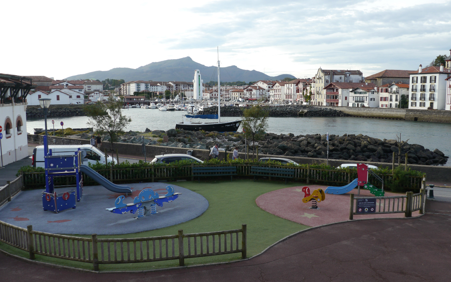 Aire de jeux  square Henri Dunant