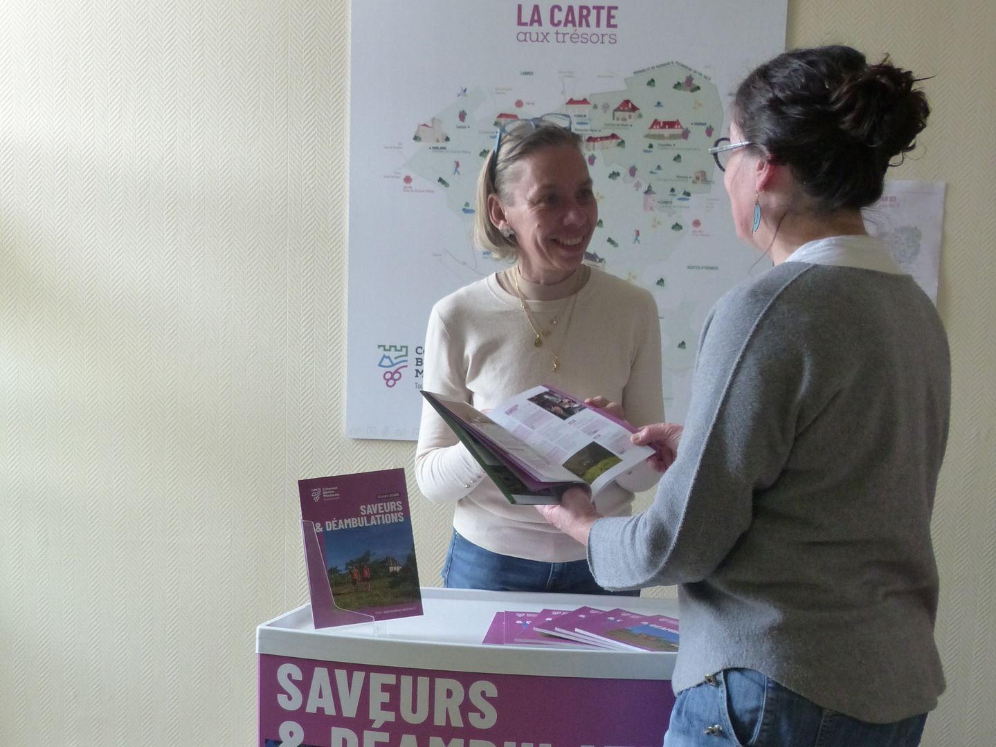 Le stand « tourisme & loisirs » Coteaux Béarn Madiran s’invite au marché !