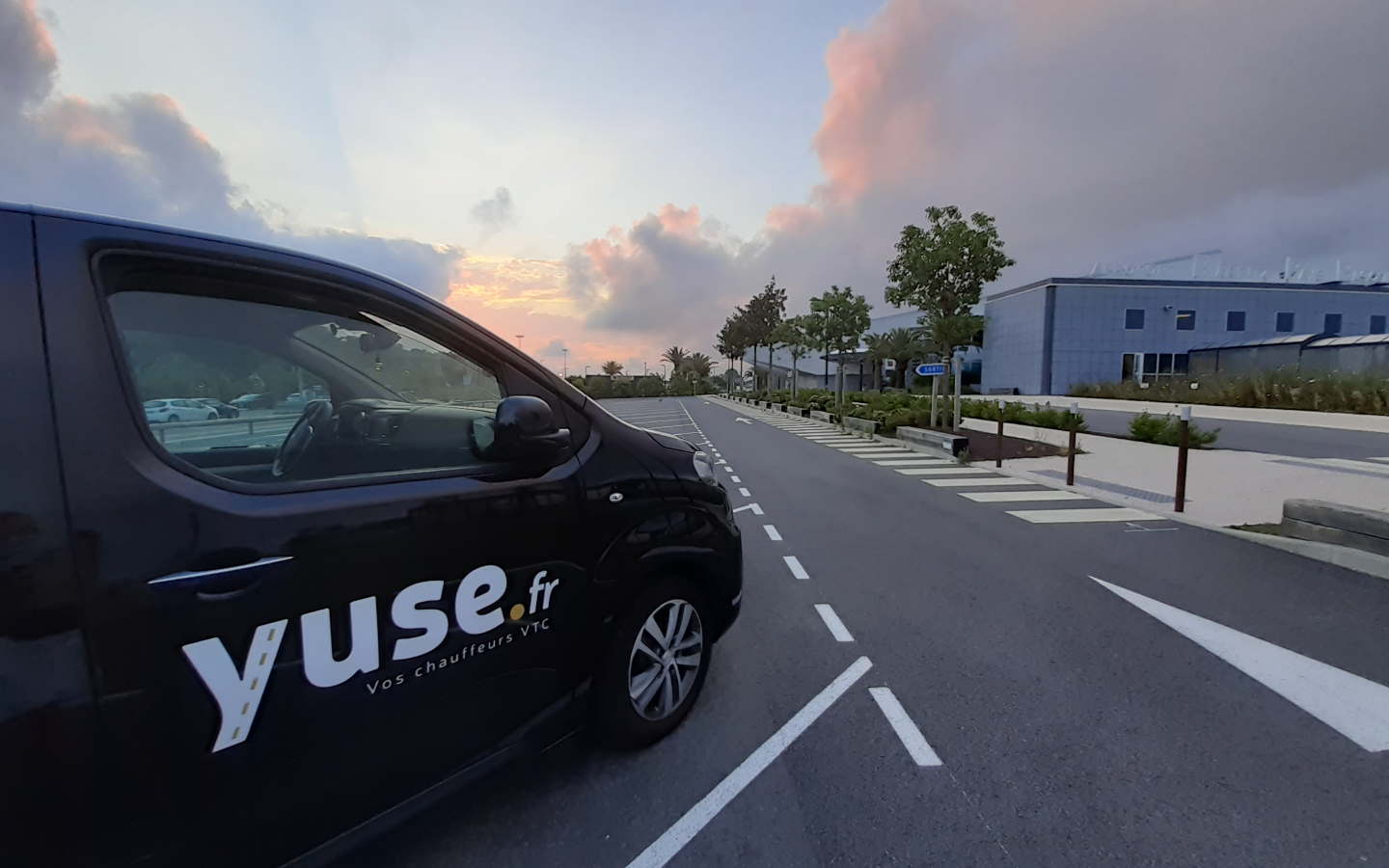 Application YUSE - Voitures avec chauffeur/guide - photo 3