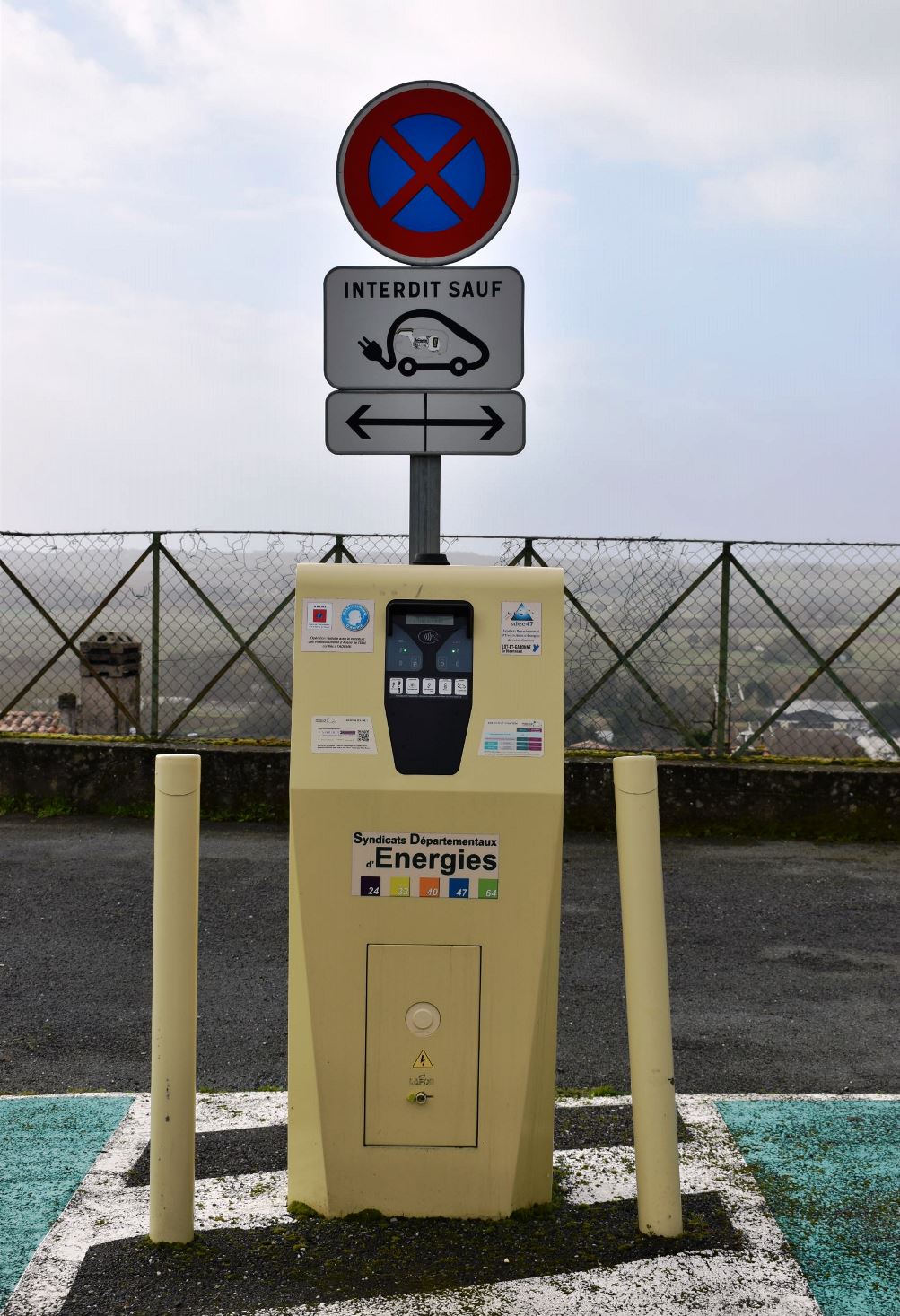 Borne de recharge pour voiture électrique