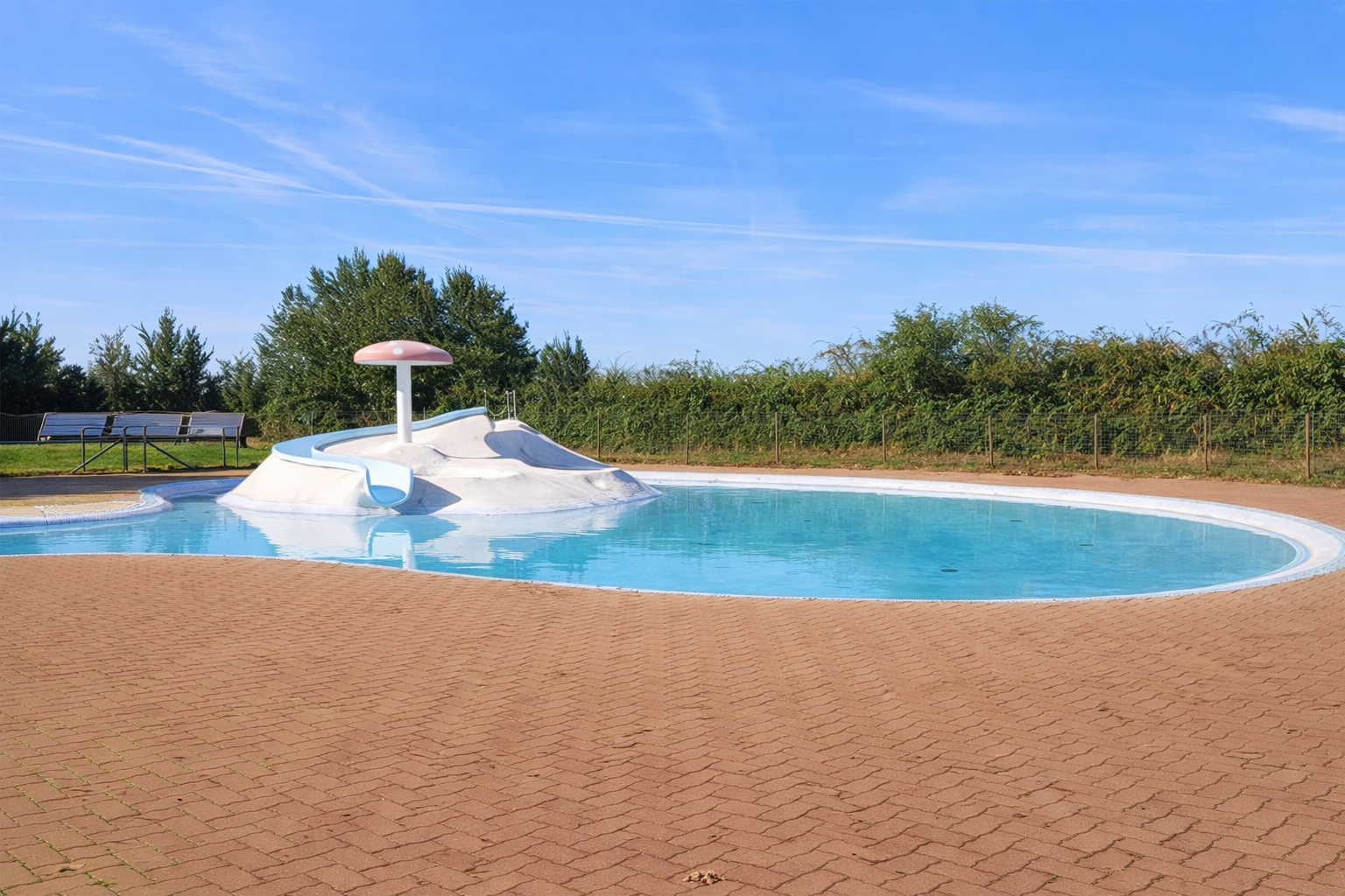 Bassin de baignade au Lac du Cébron