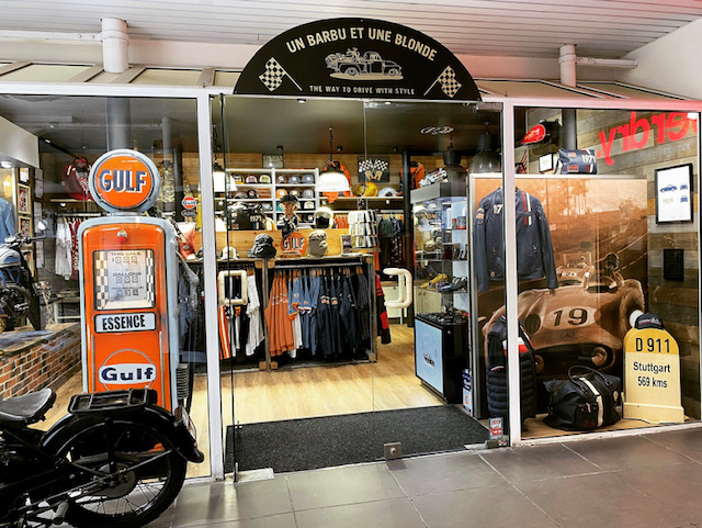 Un barbu et une blonde