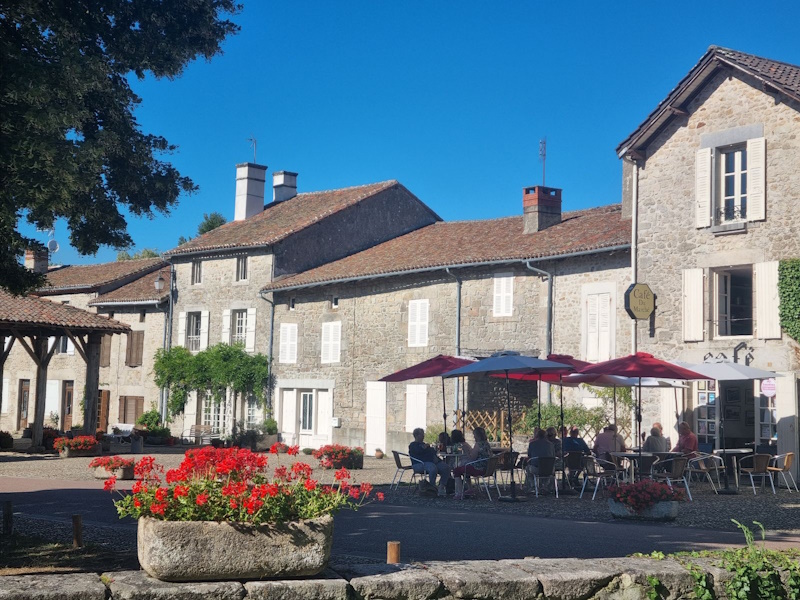 Le Café du Marché, Mortemart