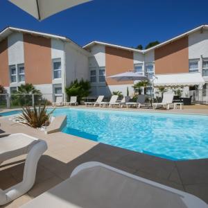 piscine-chauffee-hotel-la-forestiere-biscarrosse-© piscine-chauffee-hotel-la-forestiere-biscarrosse-©
