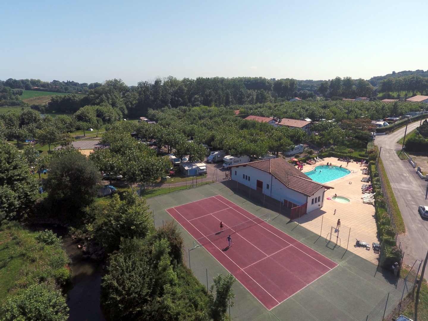 Terrain de tennis du Camping Larrouleta