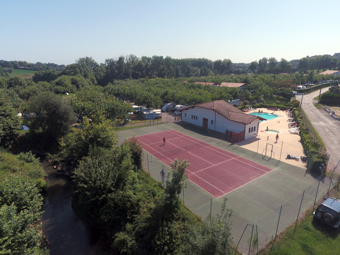 Terrain de tennis du Camping Larrouleta